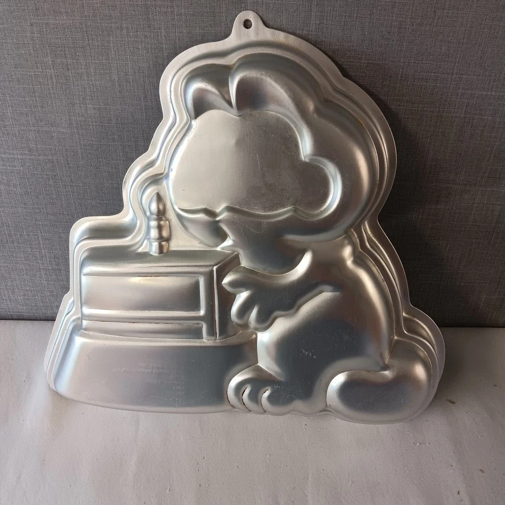 Wilton Garfield Cake Pan Aluminum Reusable Vintage 1980s Birthday Retro Cartoon